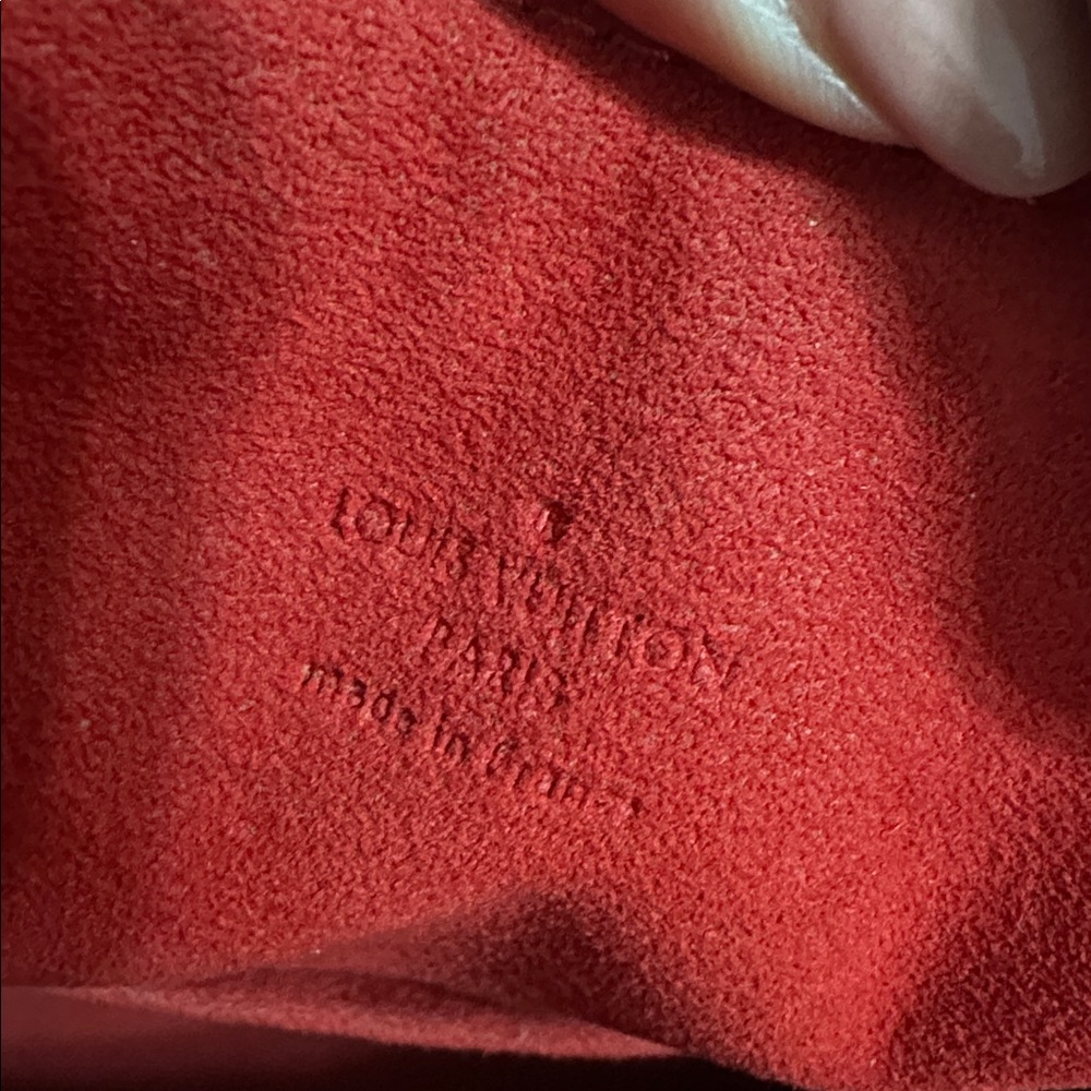 Discontinued Louis Vuitton Damier Ebene Berkeley Bag 
— a timeless classic - Picture 13 of 13
